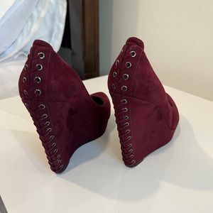 Guess Marciano Burgundy Velvet shoe